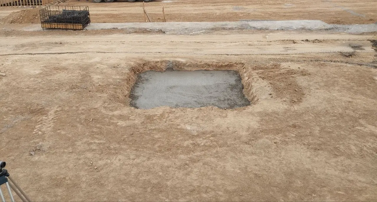 Radier épaissi : couche de béton de propreté au fond de l’excavation du chapiteau